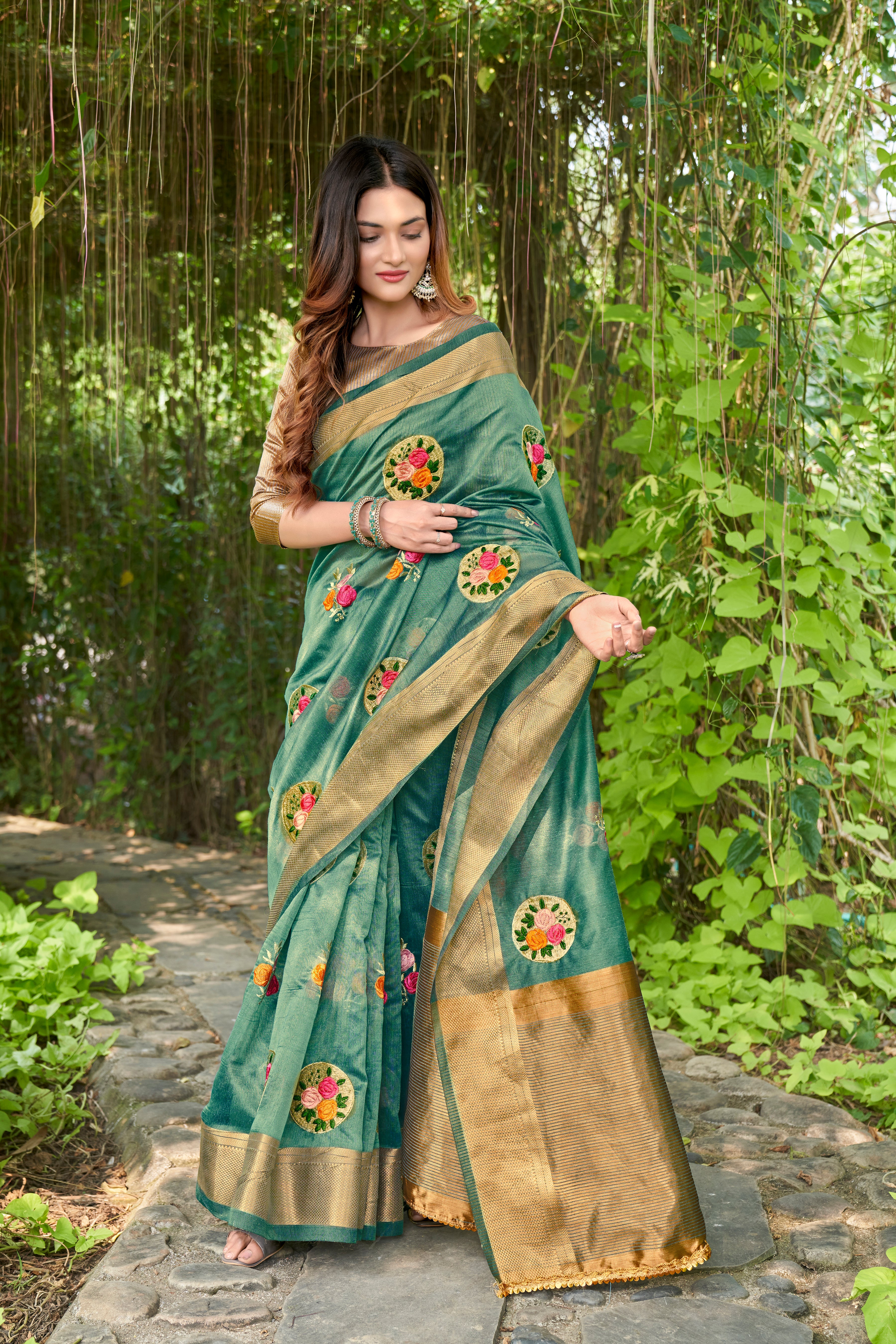 GREEN Cotton Saree With Cotton Zari Blouse