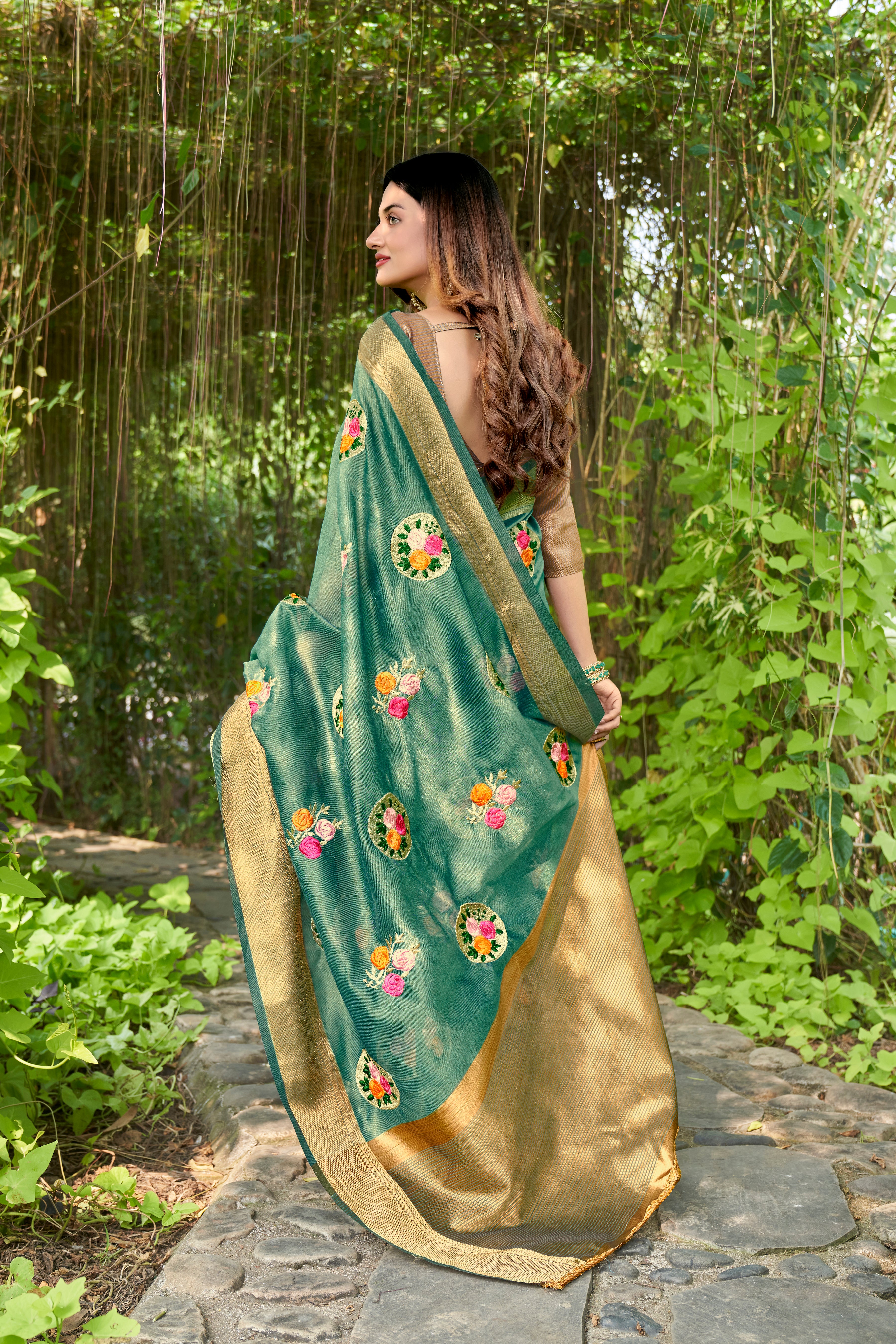 GREEN Cotton Saree With Cotton Zari Blouse