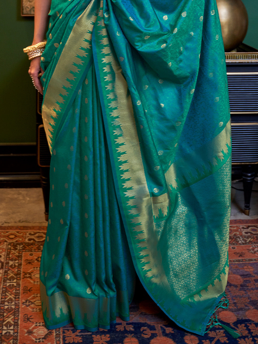 FOREST GREEN HANDLOOM WEAVING SILK SAREE WITH HEAVY BLOUSE