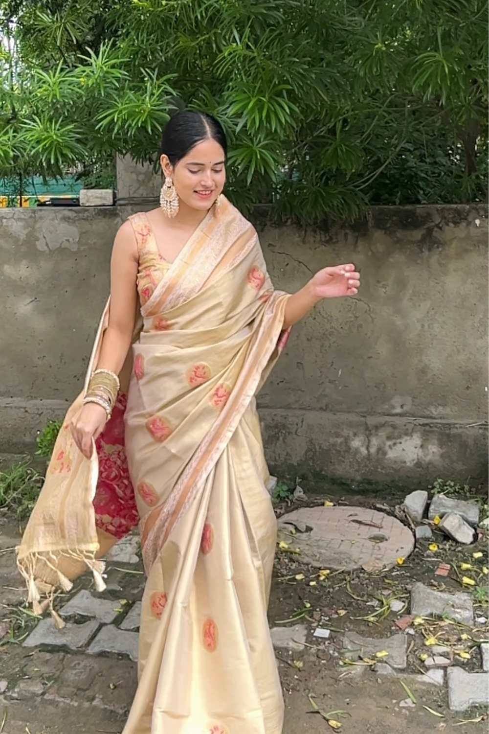 Ira Sharma In Off White Kanjivaram Saree
