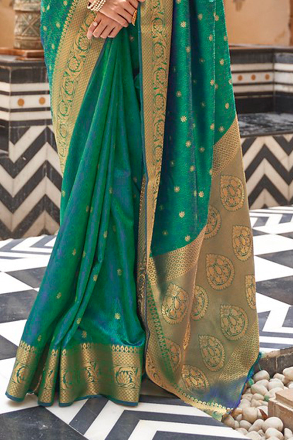 Buy Mehendi Green Patola Saree Nitaraa