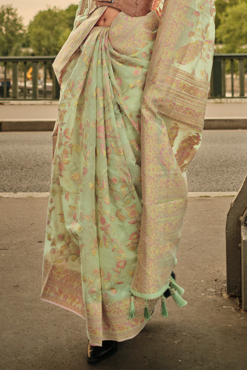 Green Kashmiri Silk Saree With Blouse Piece