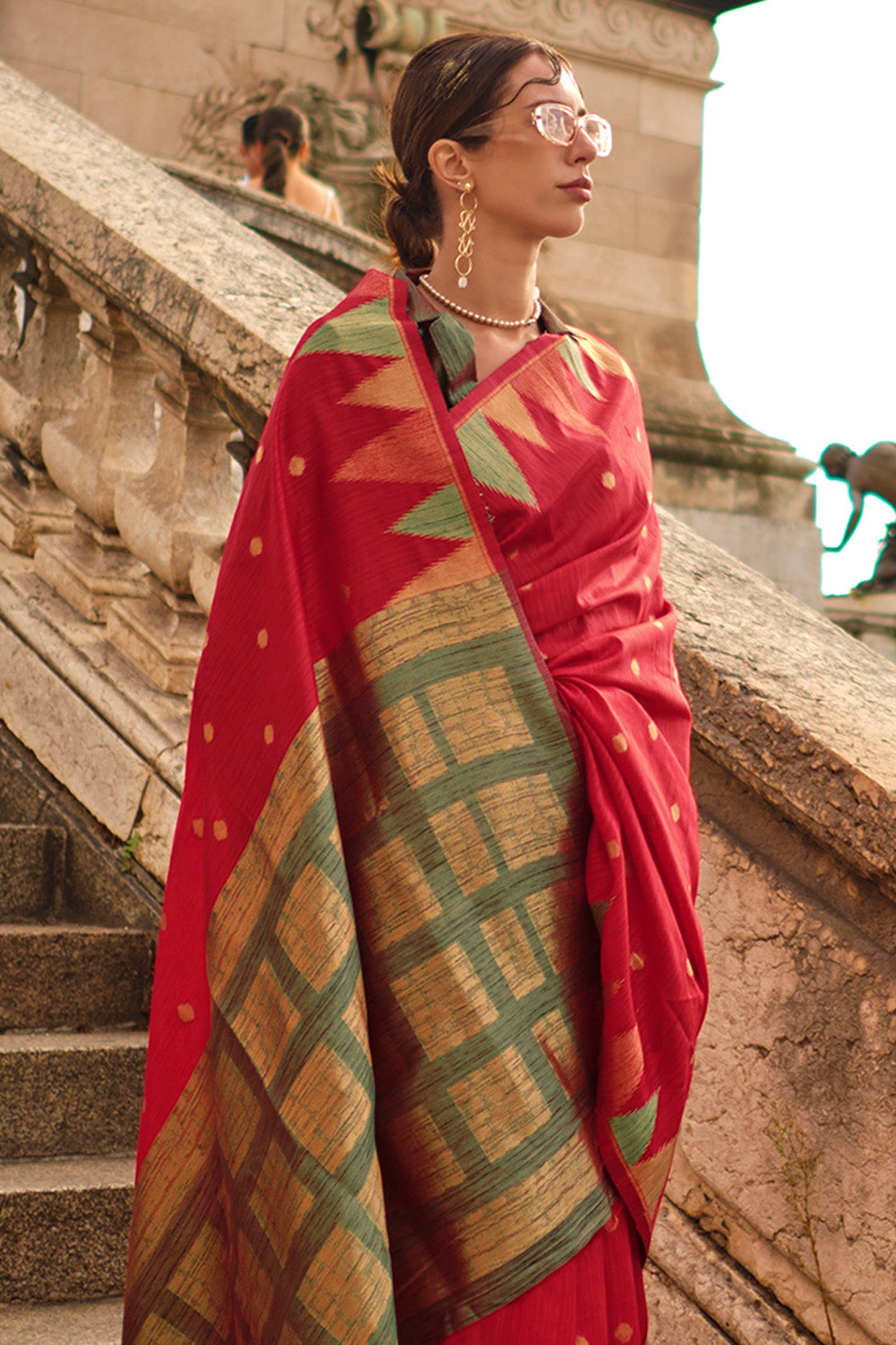 Red Kadhi Silk Saree With Blouse Piece