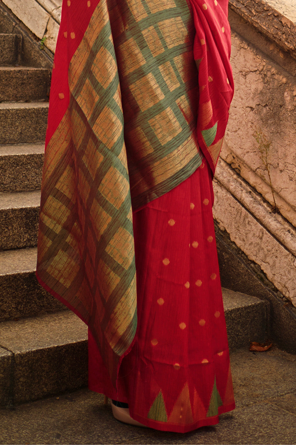 Red Kadhi Silk Saree With Blouse Piece