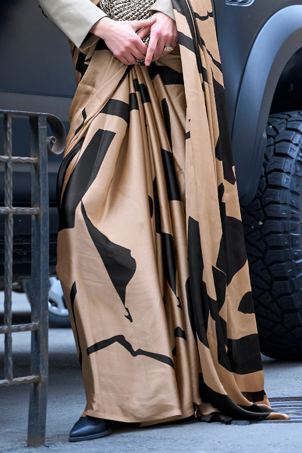 Cream Silk Printed Saree With Blouse Piece