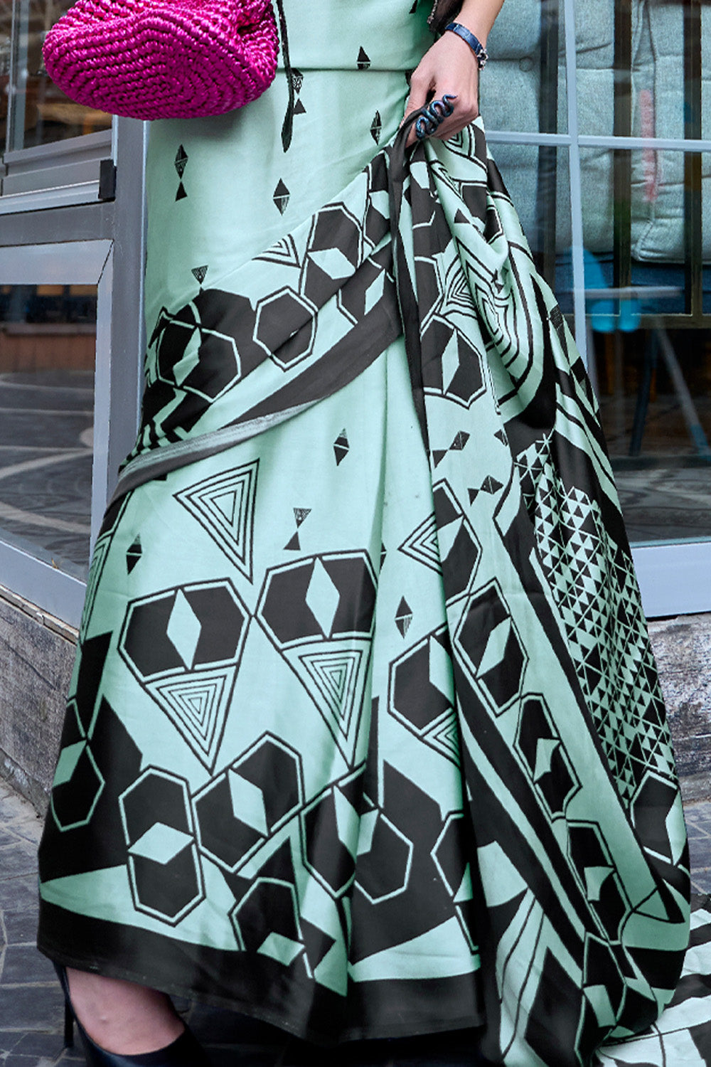 Black Silk Printed Saree With Blouse Piece