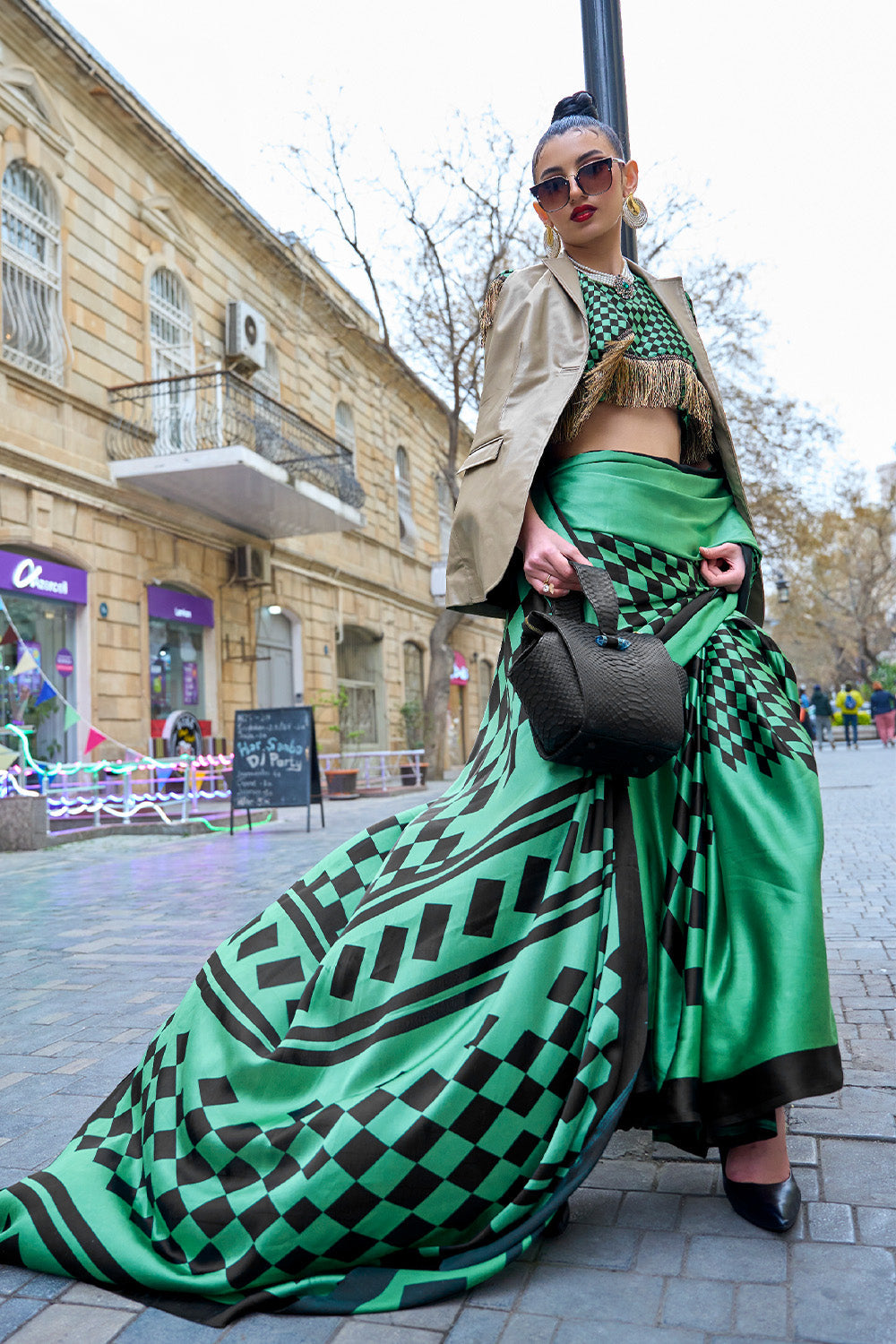 Green Silk Printed Saree With Blouse Piece