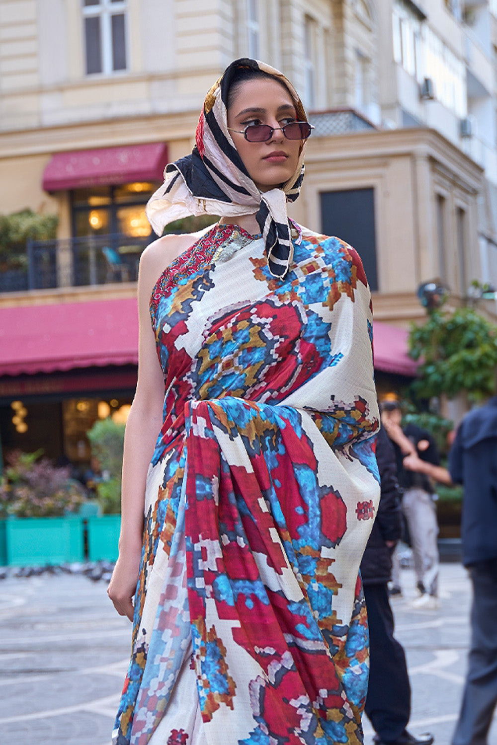 Multicolor Silk Digital Printed Saree With Blouse Piece