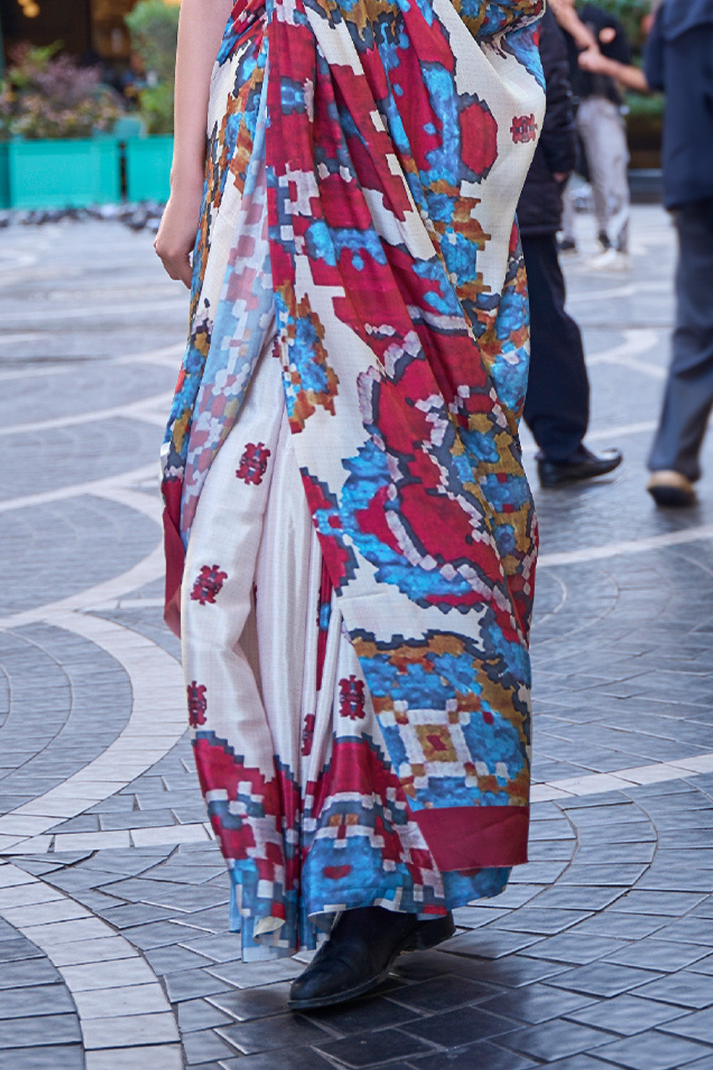 Multicolor Silk Digital Printed Saree With Blouse Piece