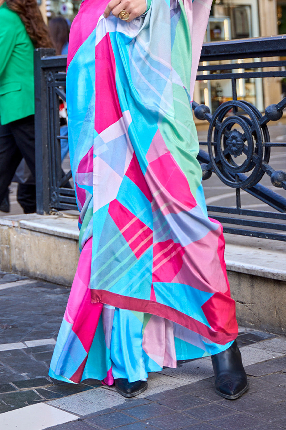 Multicolor Silk Digital Printed Saree With Blouse Piece