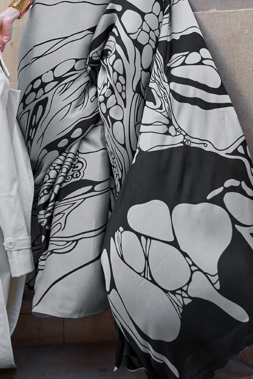 Buy Bright Green Woven Kanjivaram Saree - Special Wedding Edition Nitaraa