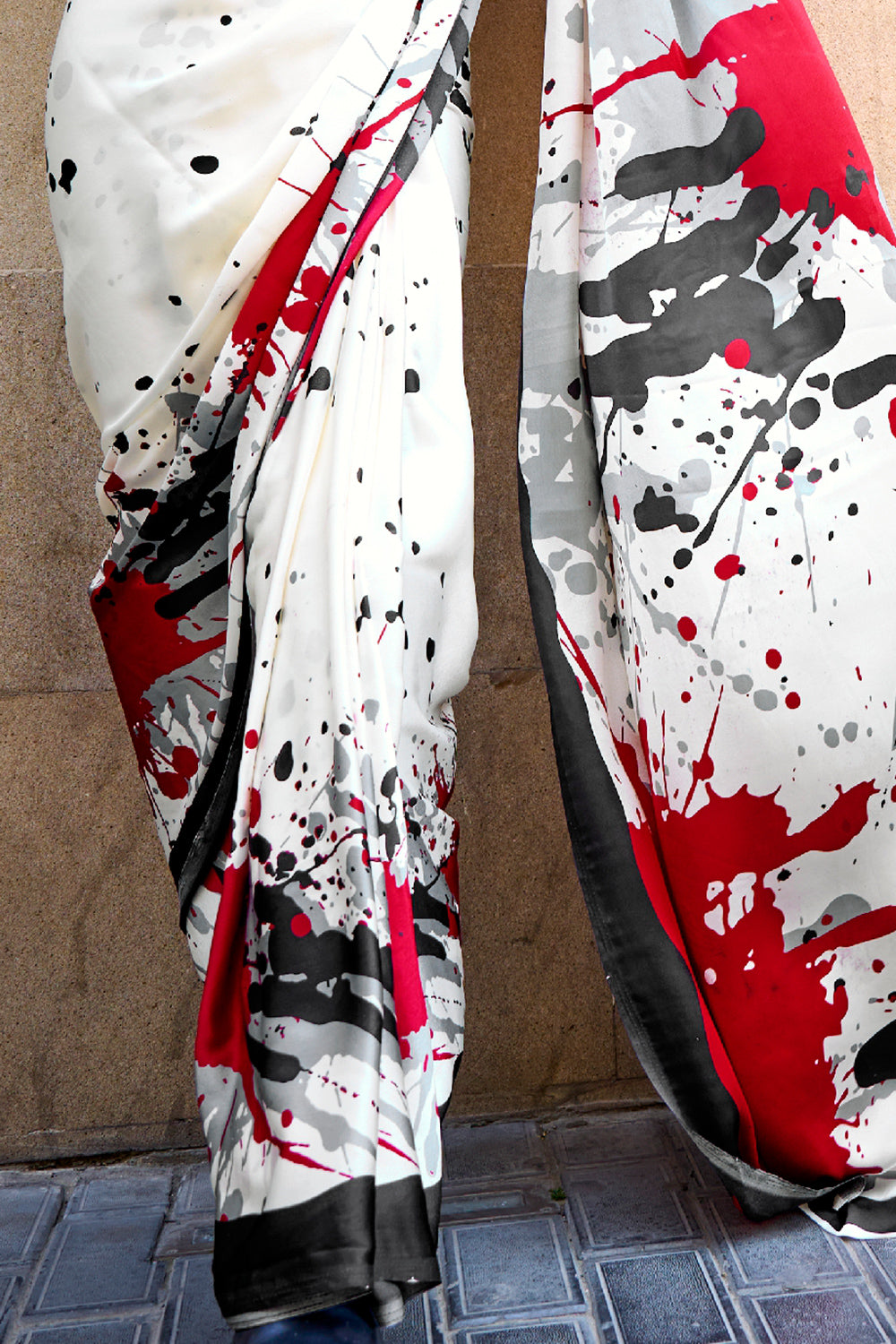 Buy Ivory White Zari Woven Kanjivaram Saree Nitaraa