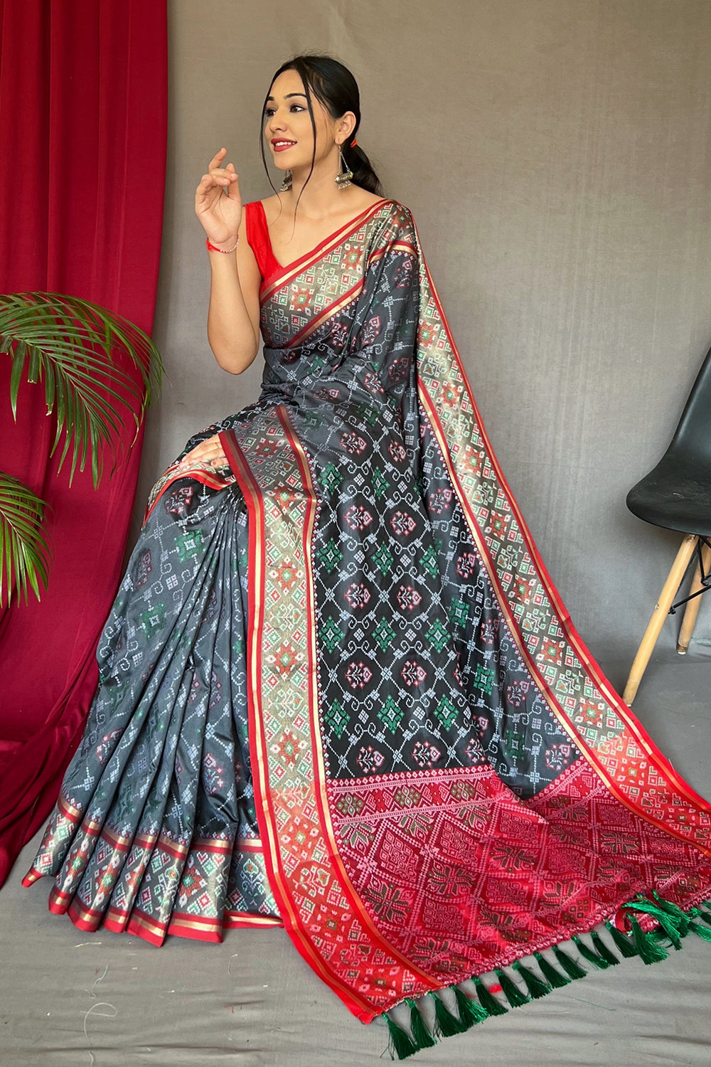 Buy Neon Pink Zari Woven Kanjivaram Fusion Saree With Swaroski Nitaraa