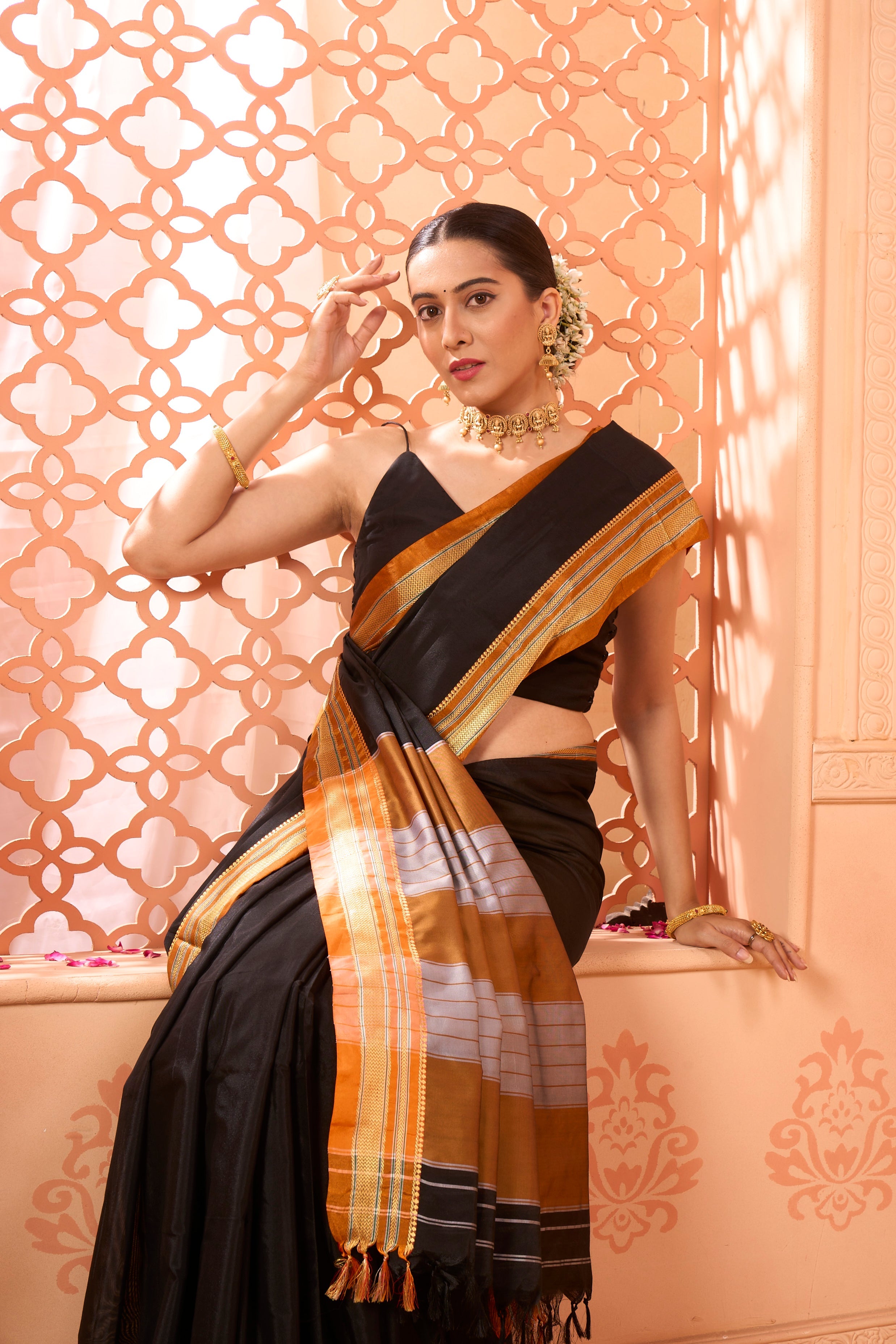 Buy Off White Kashmiri Silk Saree With Blouse Piece Nitaraa