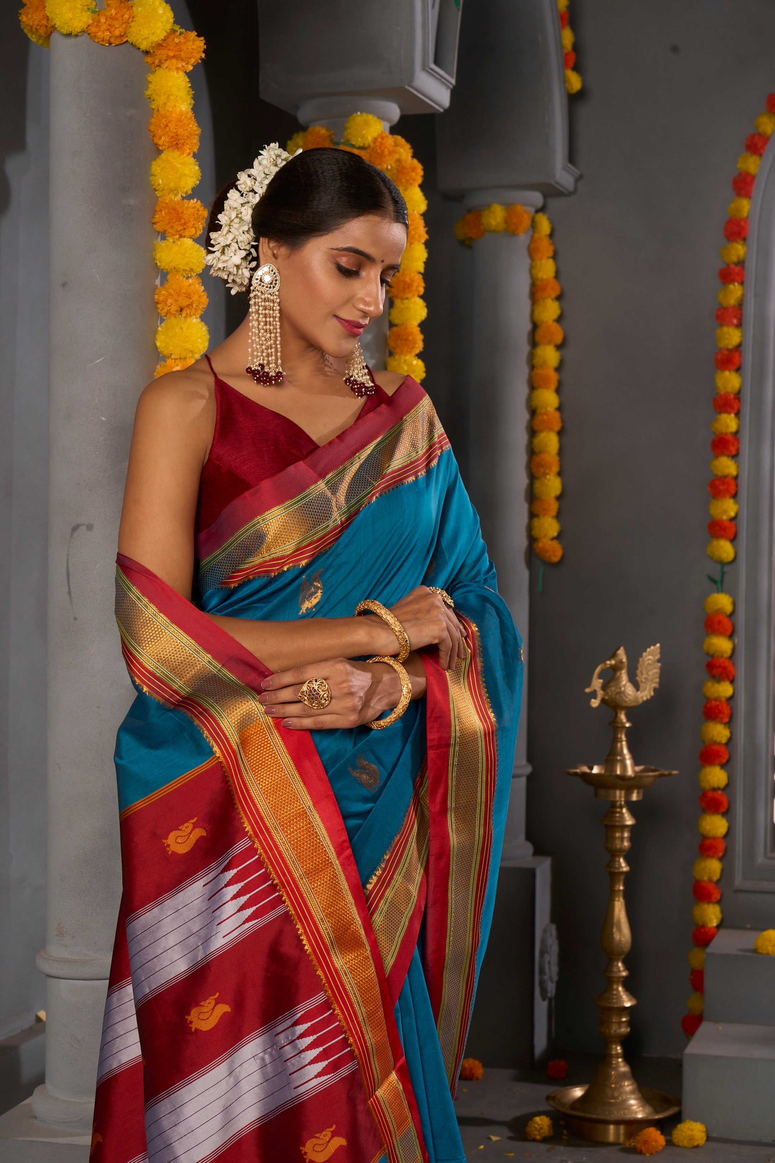 Buy Daisy White Elephant Border Ilkal Sarees Nitaraa