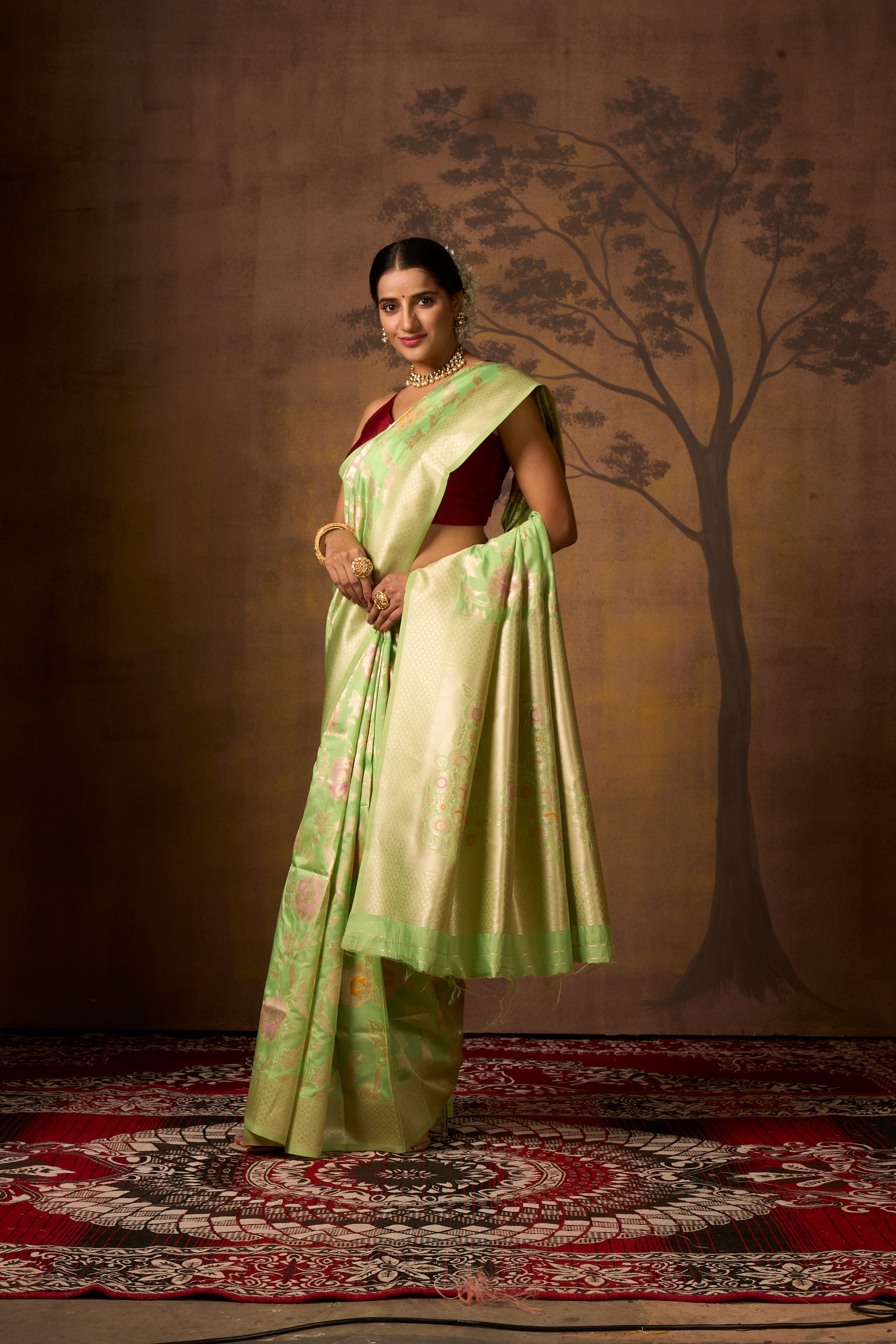 Buy Peach Banarasi Silk Saree With Blouse Piece Nitaraa