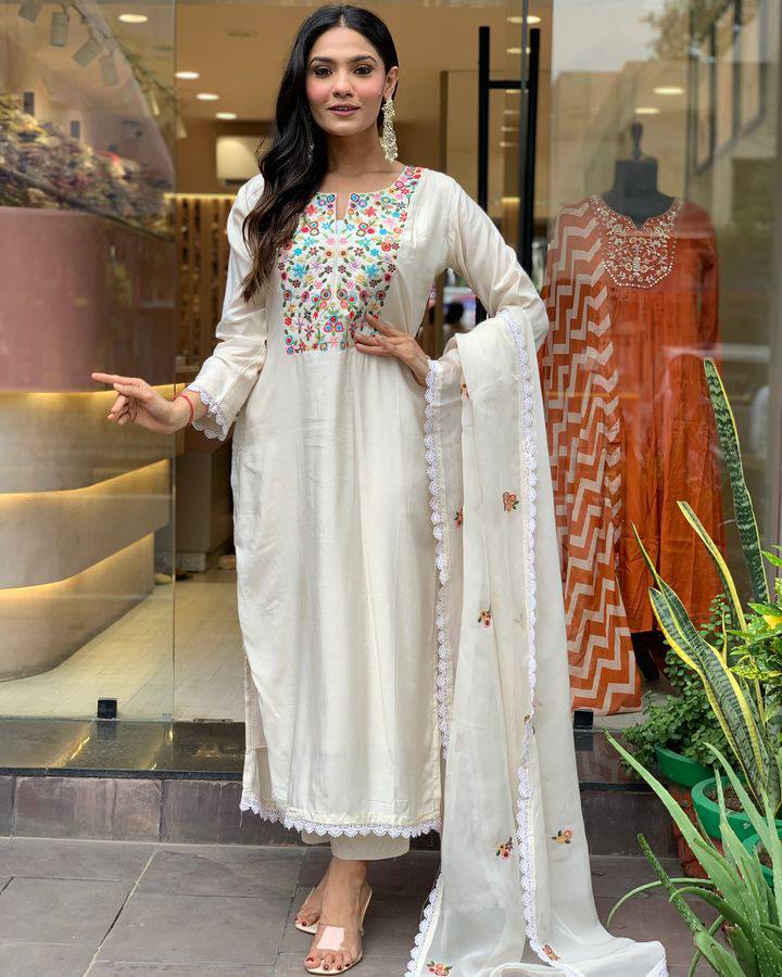 Cream Women Embroidered Viscose Chanderi SILK kurta set