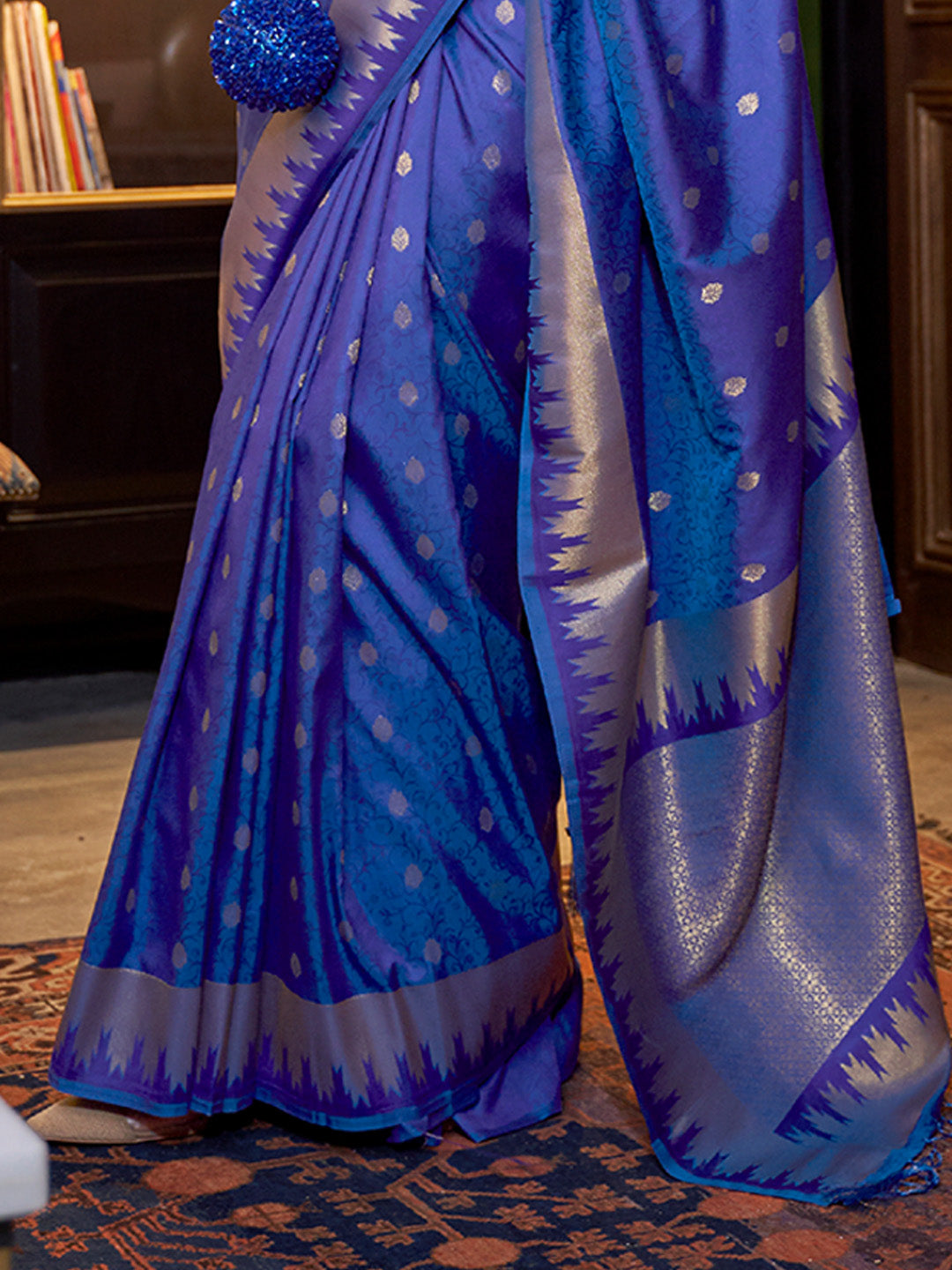 NAVY BLUE HANDLOOM WEAVING SILK SAREE WITH HEAVY BLOUSE