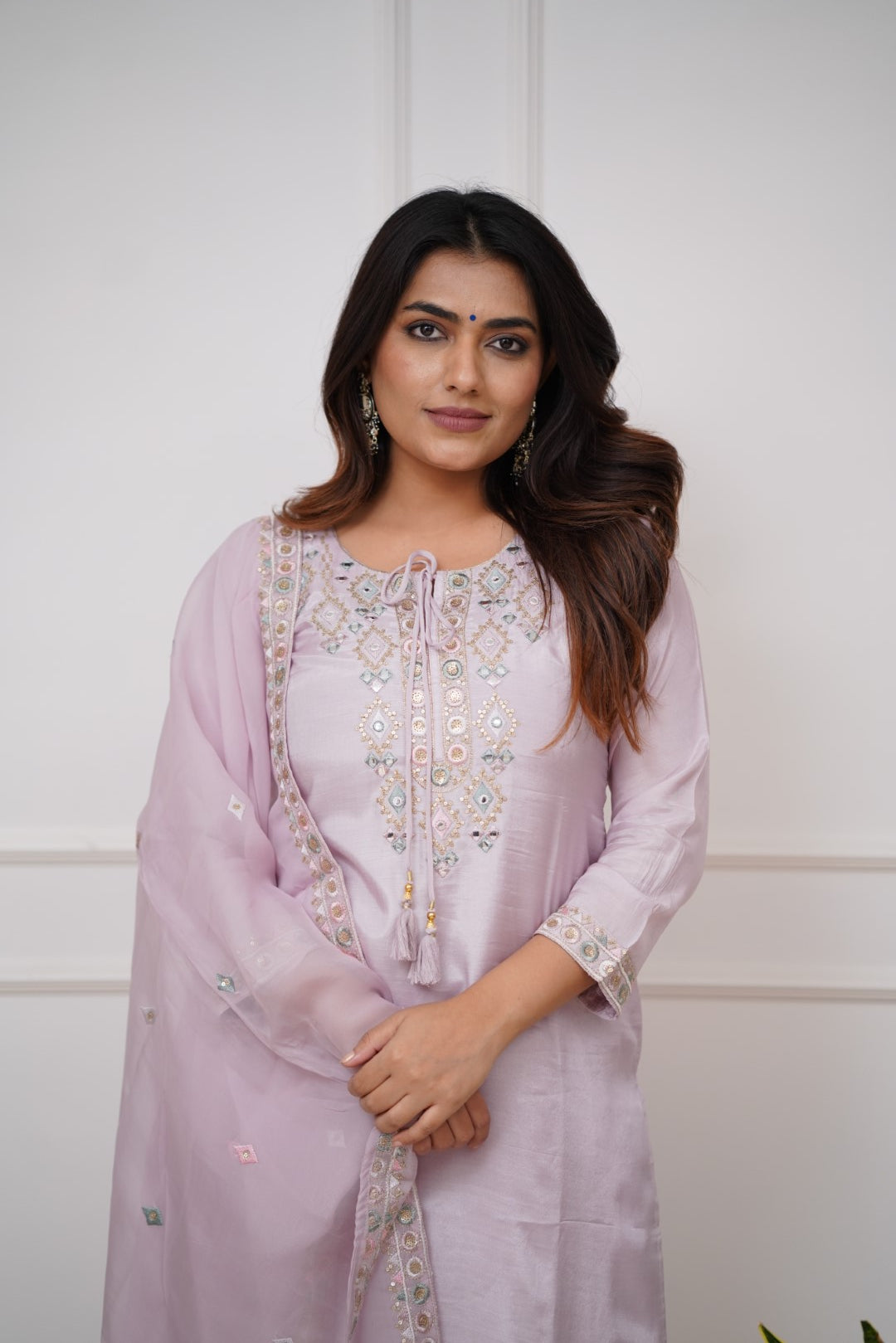 Onion Women Embroidered Vicose Chanderi kurta Set