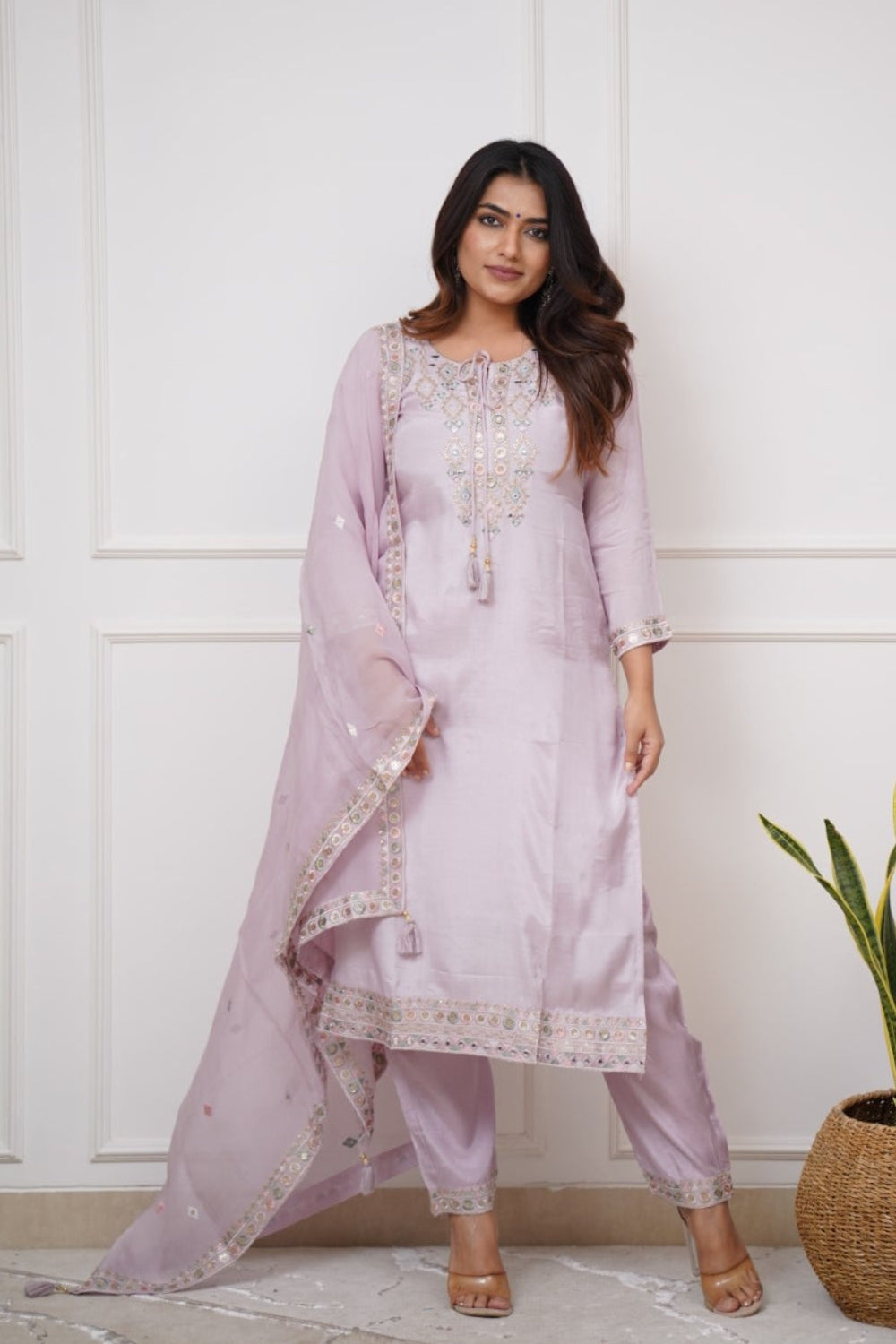 Onion Women Embroidered Vicose Chanderi kurta Set