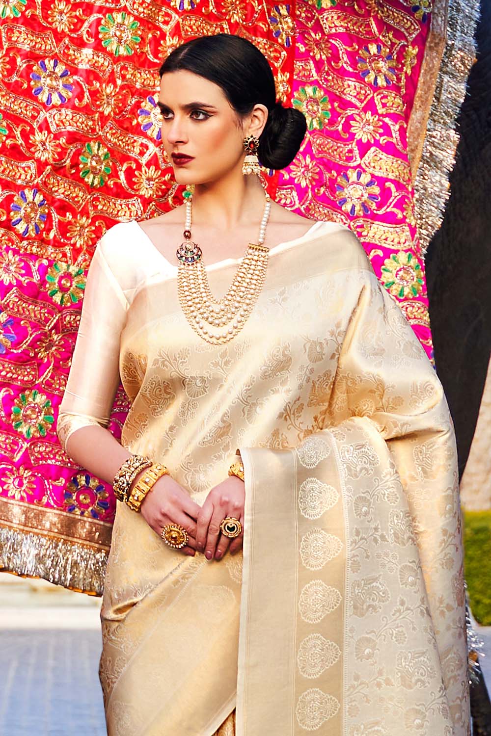 Buy Green Silk Saree With Blouse Piece Nitaraa