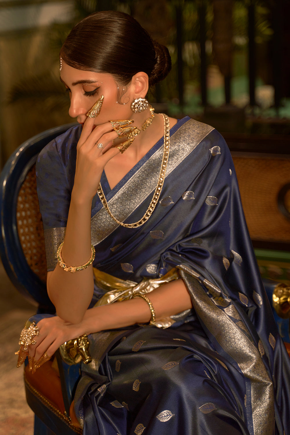 Buy Off White Banarasi Silk Saree With Blouse Piece Nitaraa