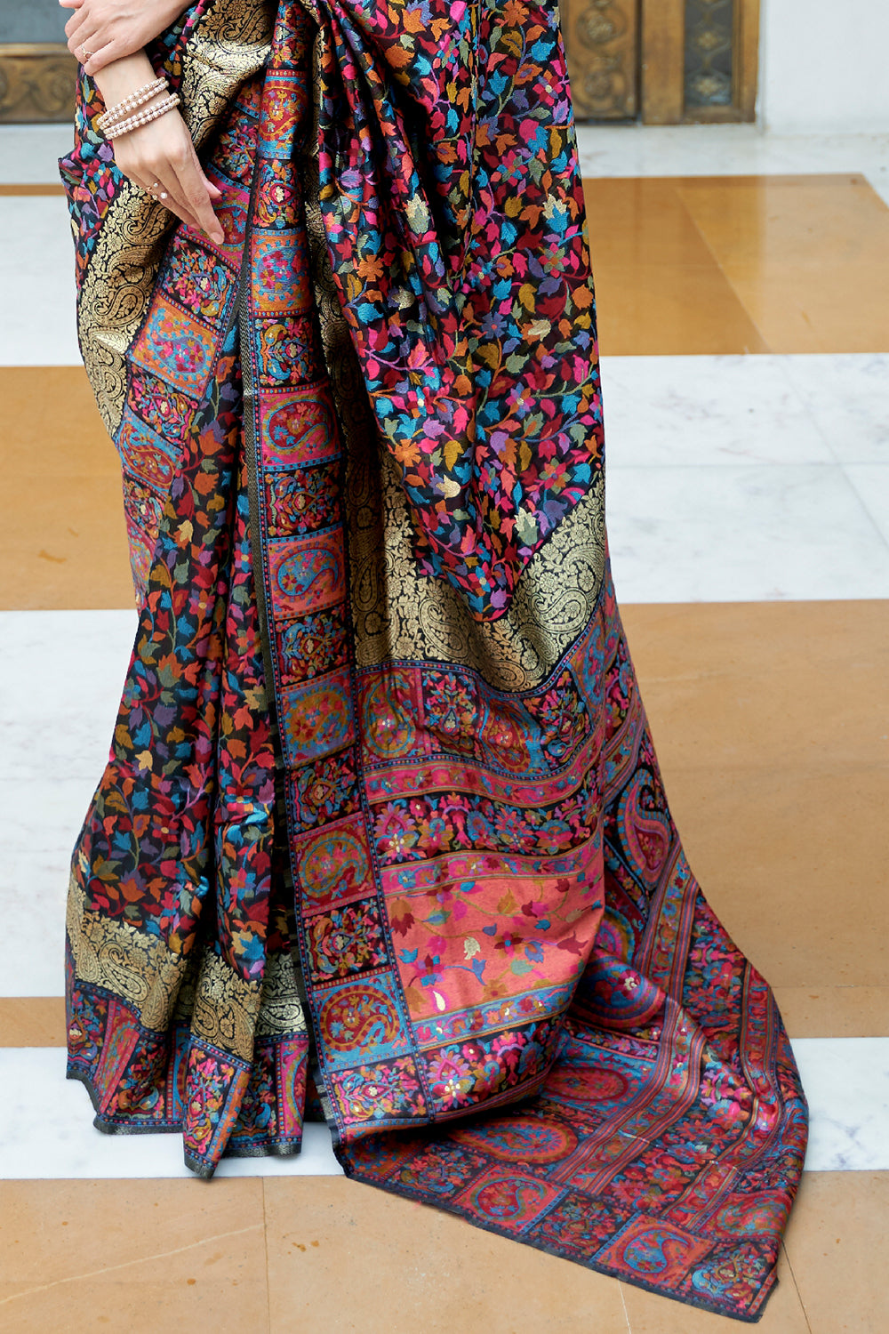 Buy Pink And Golden Pashmina Saree Nitaraa