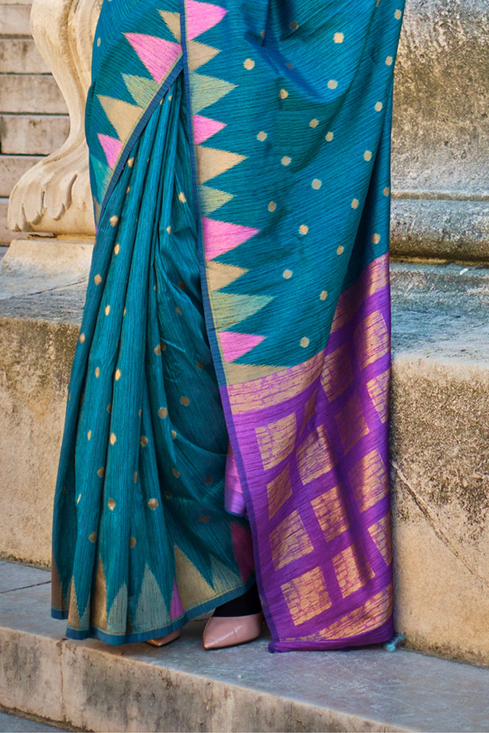 Blue Kadhi Silk Saree With Blouse Piece