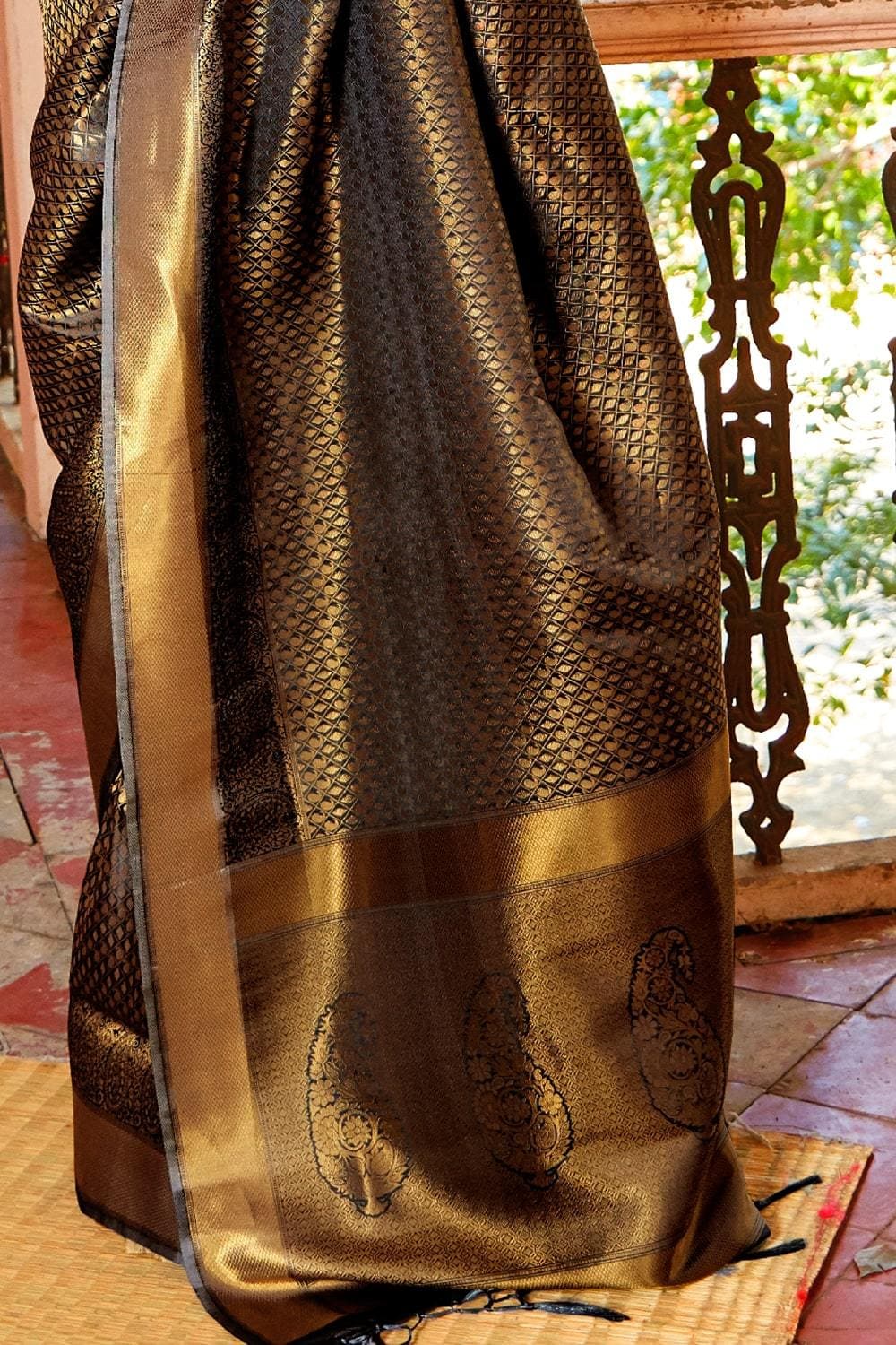 Buy Green And Red Patola Saree Nitaraa
