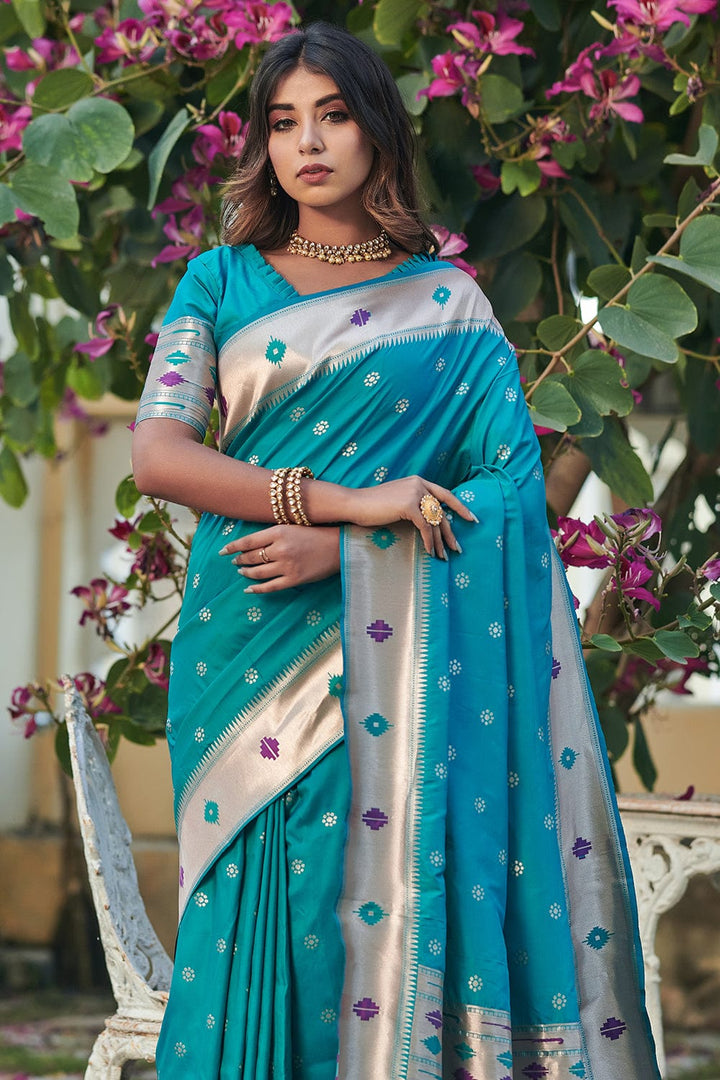 blue paithani saree